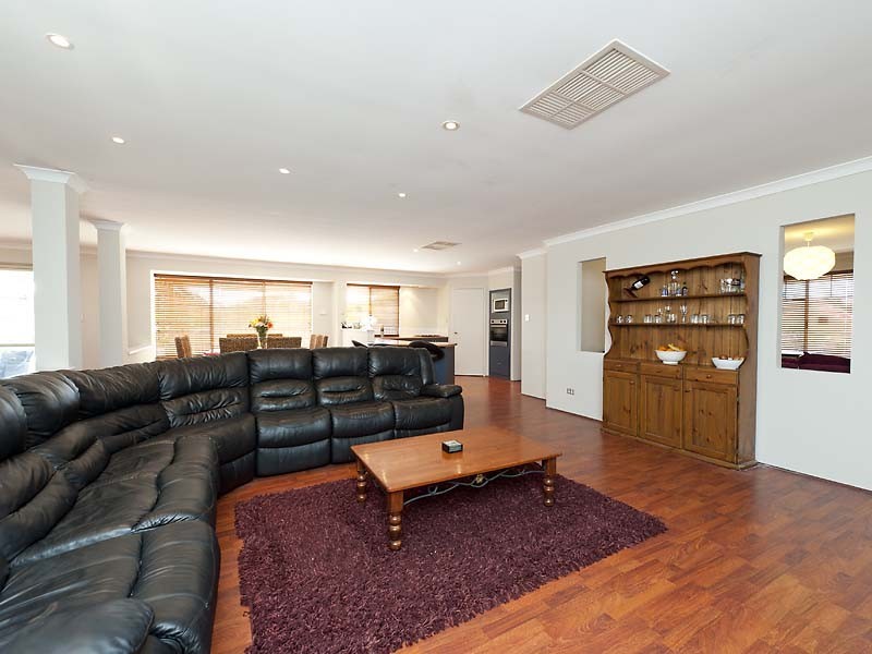 10 Betula Court, Helena Valley WA 6056