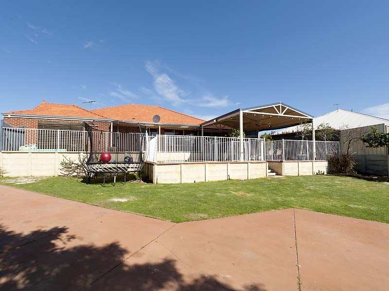 10 Betula Court, Helena Valley WA 6056