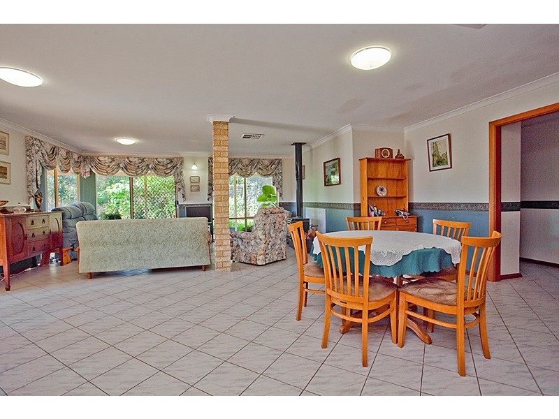 33 Cockatoo Drive, Mundaring WA 6073