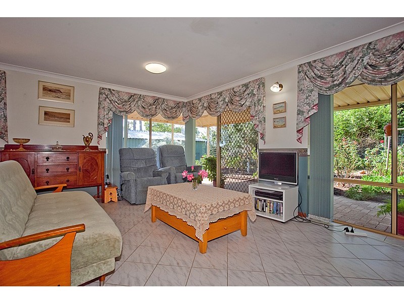 33 Cockatoo Drive, Mundaring WA 6073