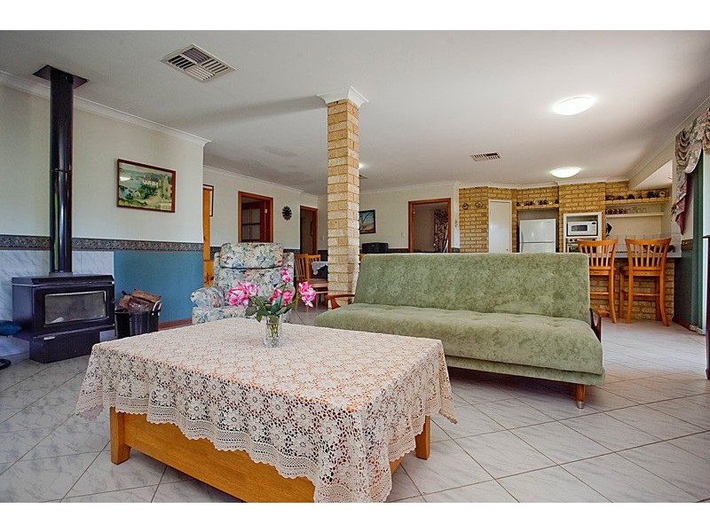 33 Cockatoo Drive, Mundaring WA 6073