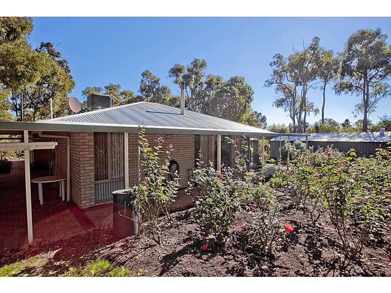 33 Cockatoo Drive, Mundaring WA 6073