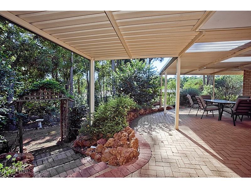 33 Cockatoo Drive, Mundaring WA 6073