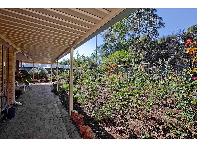 33 Cockatoo Drive, Mundaring WA 6073