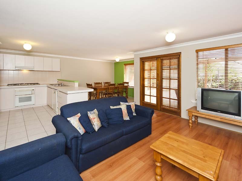 2/13 Hillside Cres, Maylands WA 6051