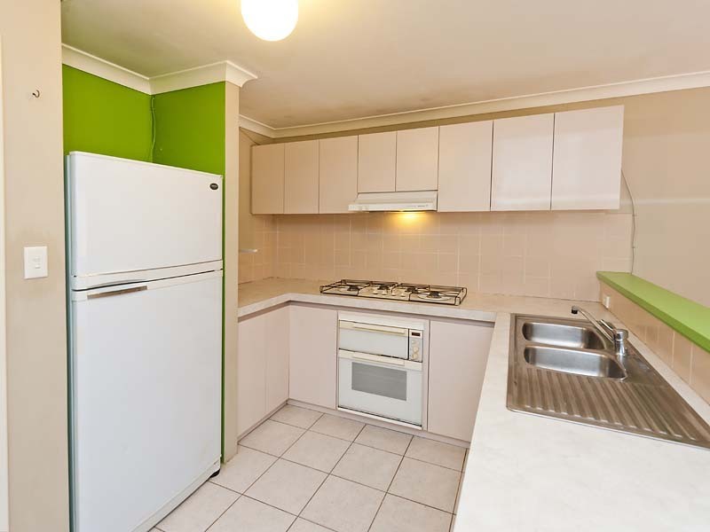 2/13 Hillside Cres, Maylands WA 6051