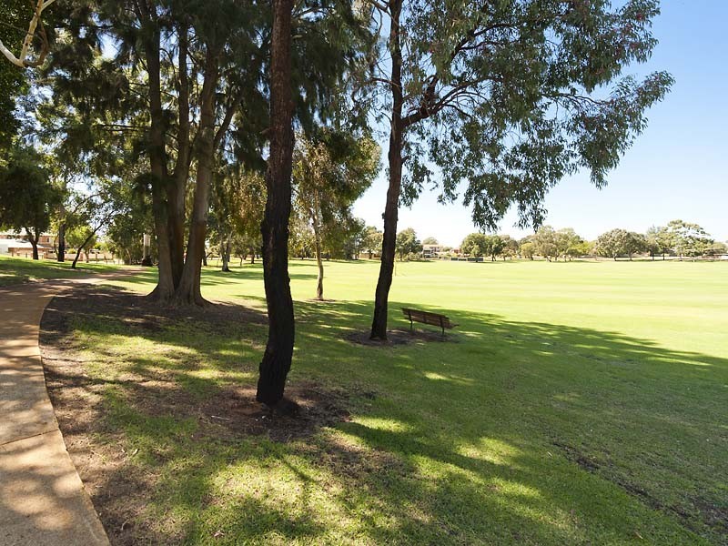 2/13 Hillside Cres, Maylands WA 6051