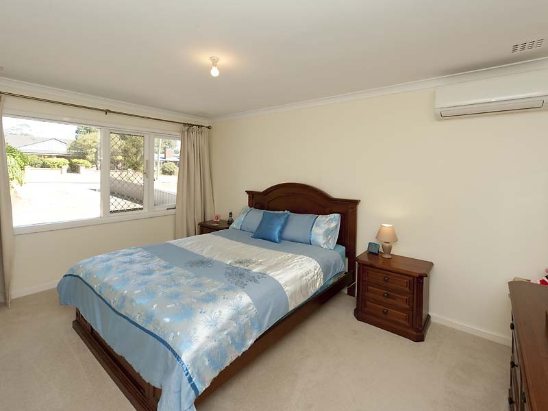 35 Caladenia Way, Koongamia WA 6056