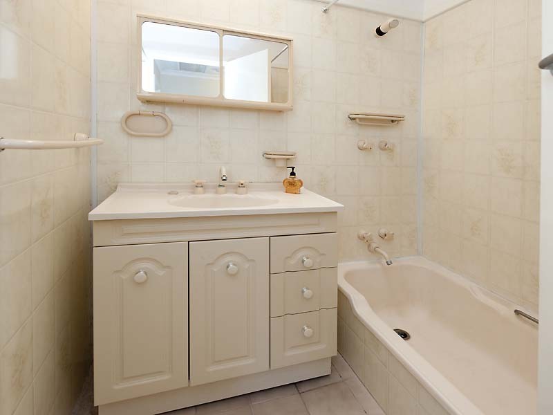 35 Caladenia Way, Koongamia WA 6056