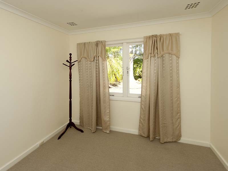 35 Caladenia Way, Koongamia WA 6056