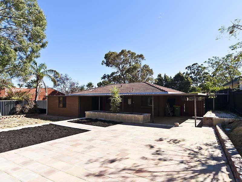 32 Mallow Way, Forrestfield WA 6058