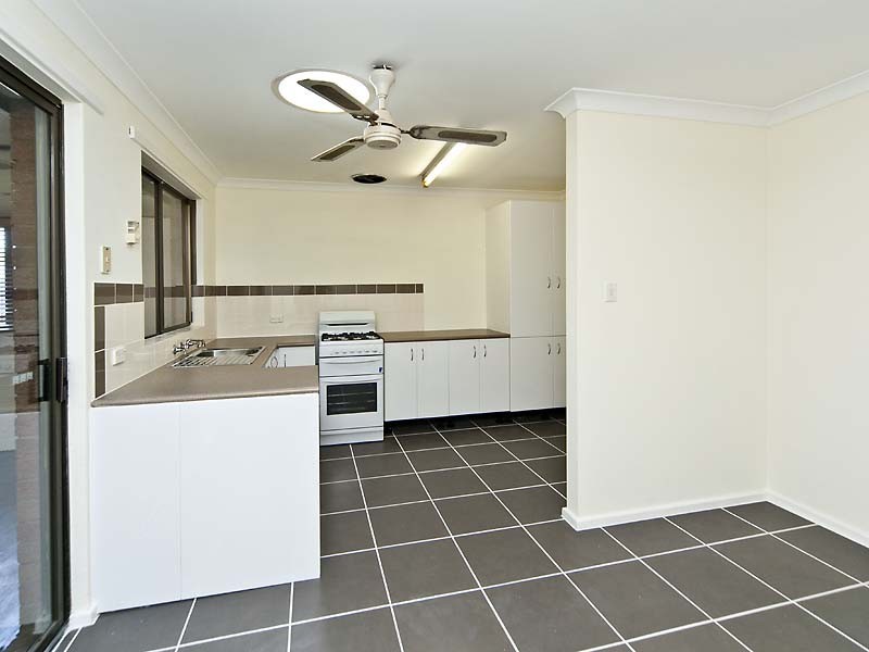 32 Mallow Way, Forrestfield WA 6058