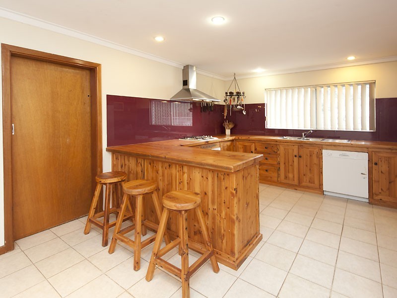 11 Gabo Road, Greenmount WA 6056