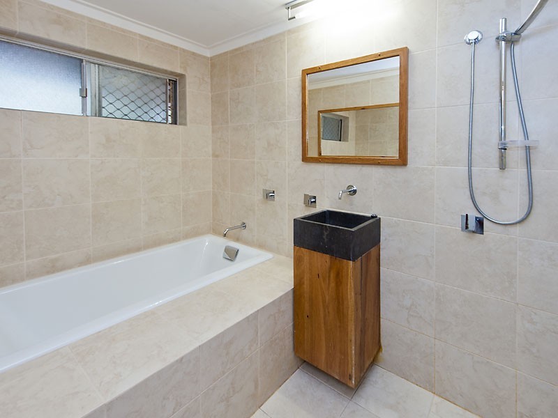 11 Gabo Road, Greenmount WA 6056