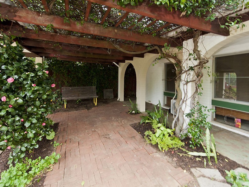 11 Gabo Road, Greenmount WA 6056