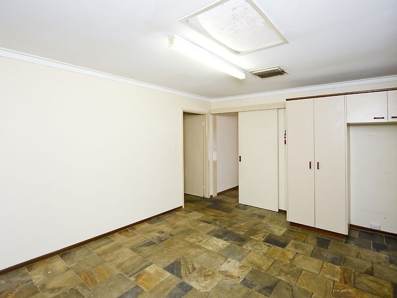 3 Chalfont Way, Swan View WA 6056