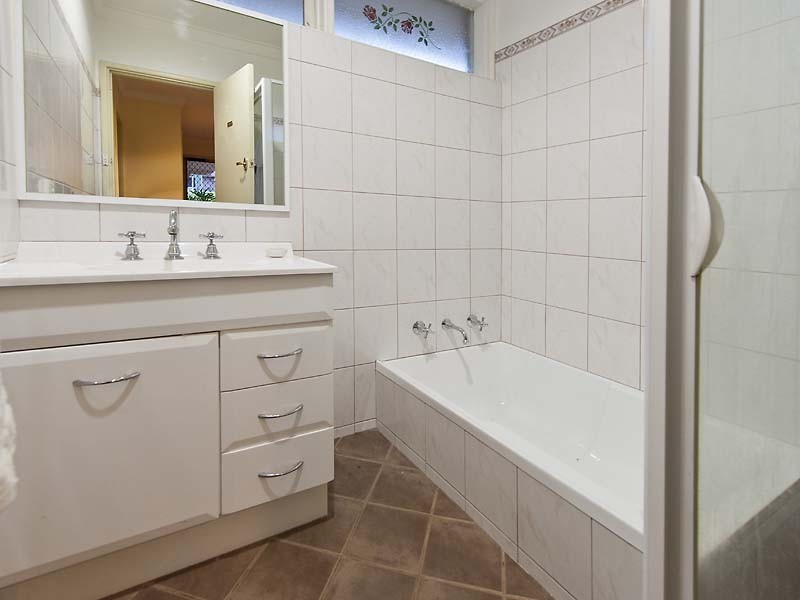 33 Cara Road, Greenmount WA 6056