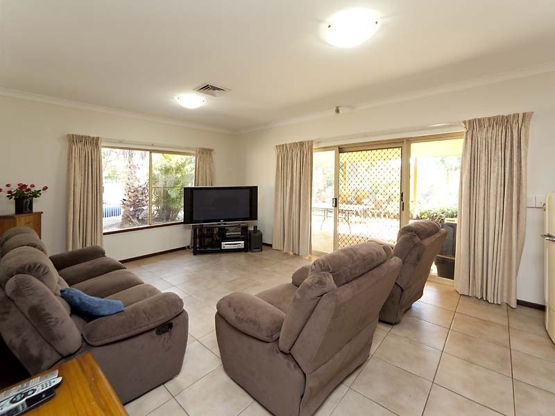 19 The Crescent, Helena Valley WA 6056