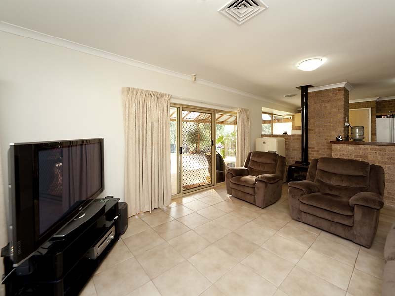 19 The Crescent, Helena Valley WA 6056