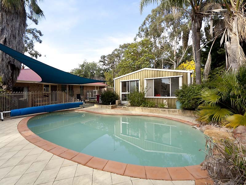 19 The Crescent, Helena Valley WA 6056