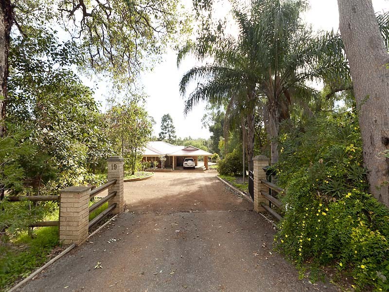 19 The Crescent, Helena Valley WA 6056