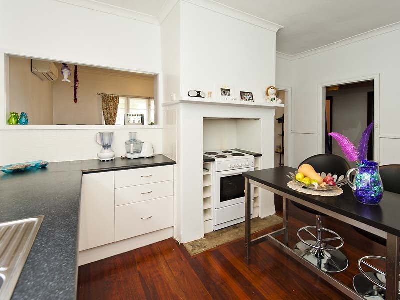 6 Manson Road, Swan View WA 6056