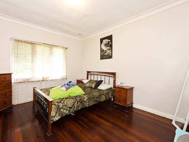 6 Manson Road, Swan View WA 6056