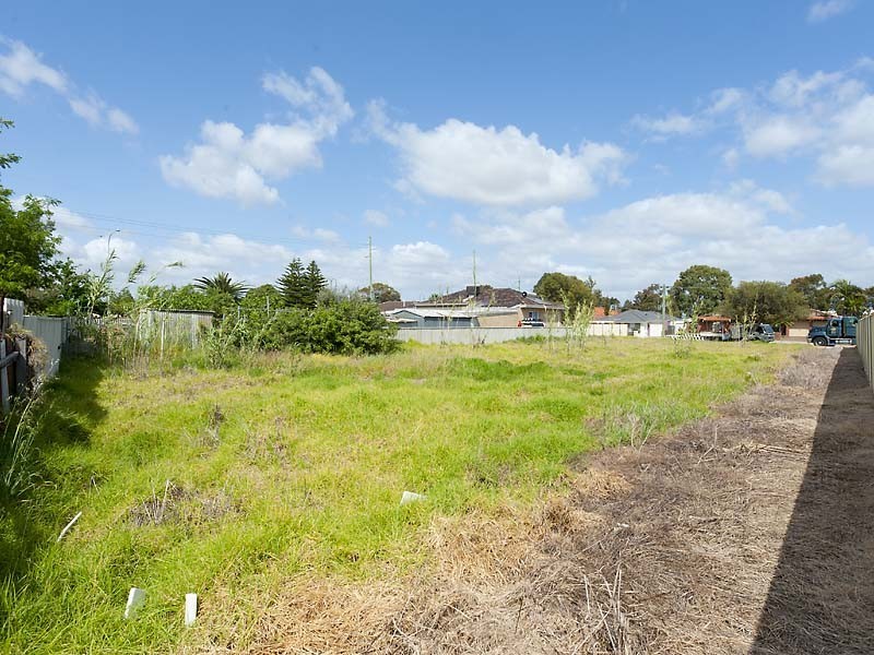 2 Wroxton Street, Midland WA 6056