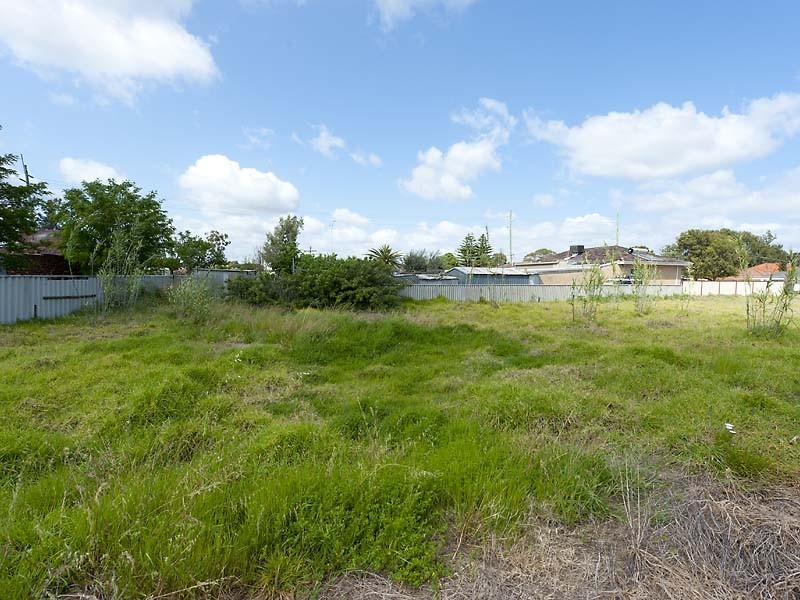 2 Wroxton Street, Midland WA 6056