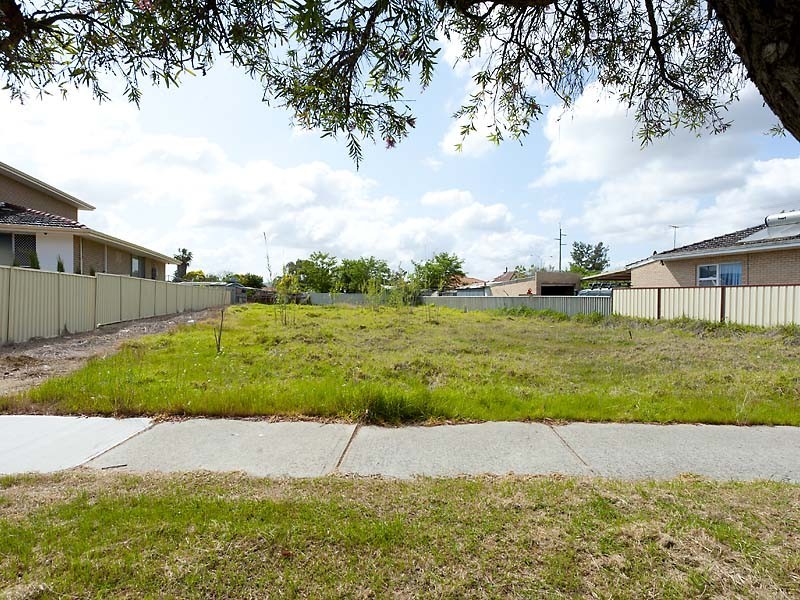 2 Wroxton Street, Midland WA 6056