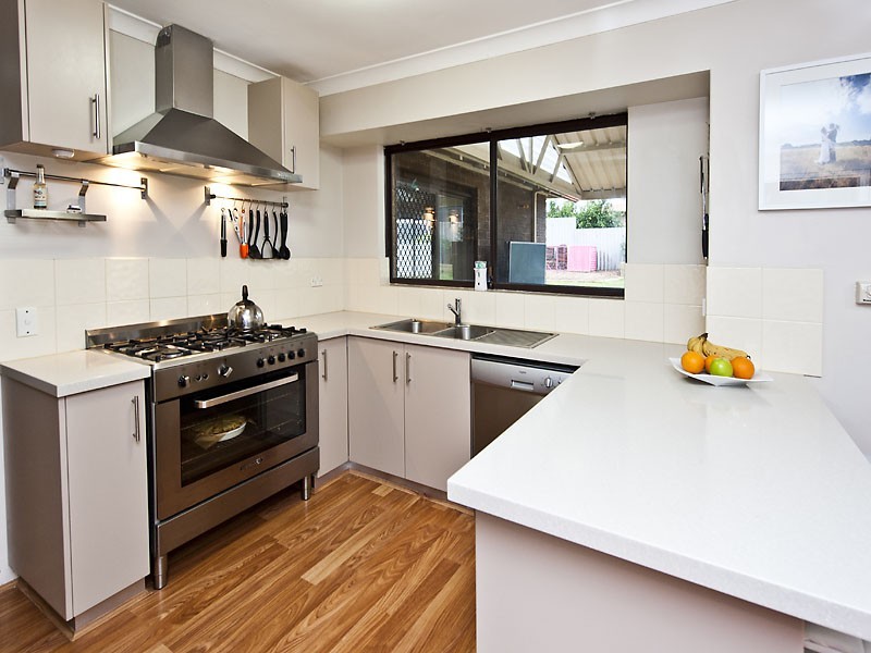 31 Vanessa Way, Swan View WA 6056