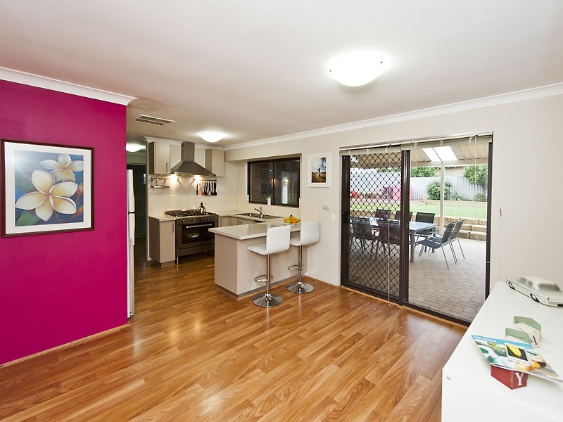 31 Vanessa Way, Swan View WA 6056