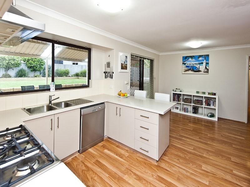 31 Vanessa Way, Swan View WA 6056