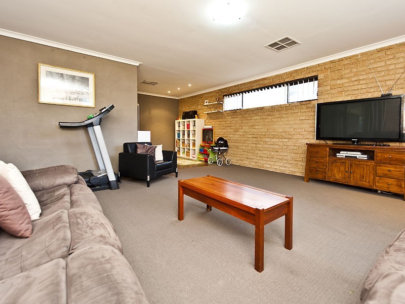 31 Vanessa Way, Swan View WA 6056