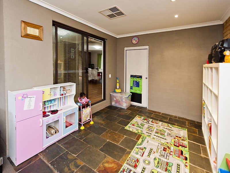 31 Vanessa Way, Swan View WA 6056