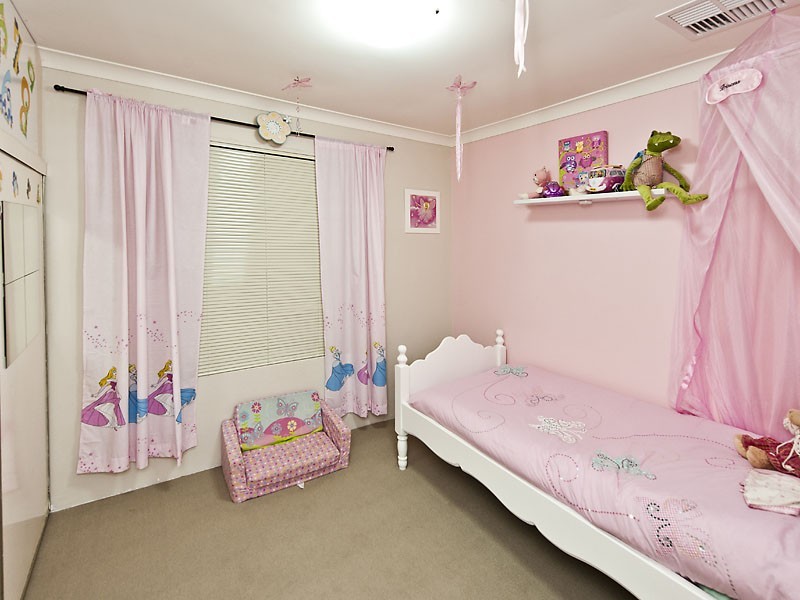 31 Vanessa Way, Swan View WA 6056