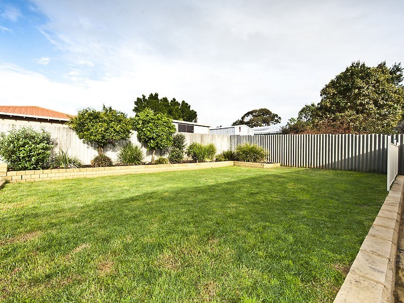 31 Vanessa Way, Swan View WA 6056