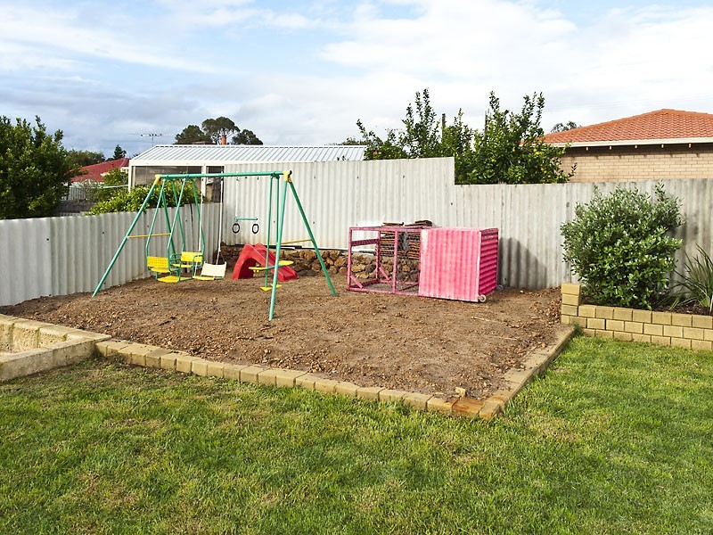 31 Vanessa Way, Swan View WA 6056