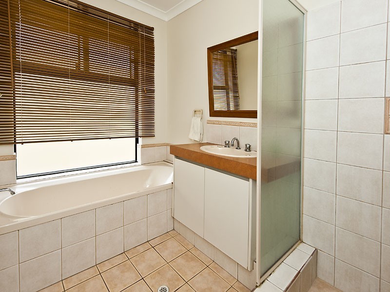 27 Bildjar Close, South Guildford WA 6055