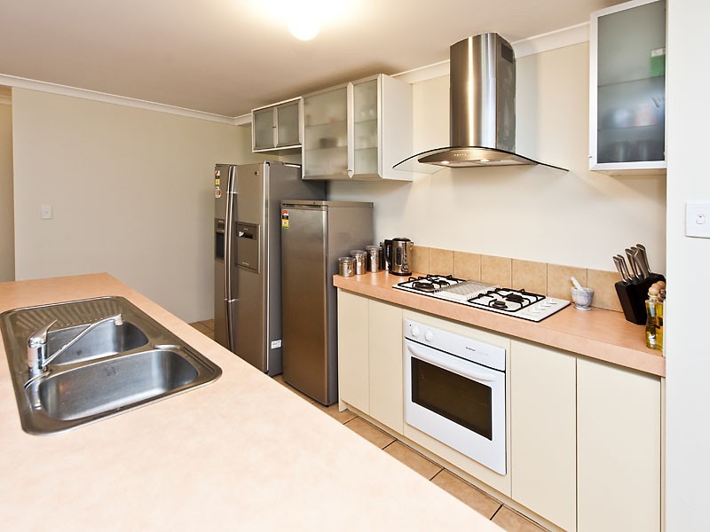 27 Bildjar Close, South Guildford WA 6055