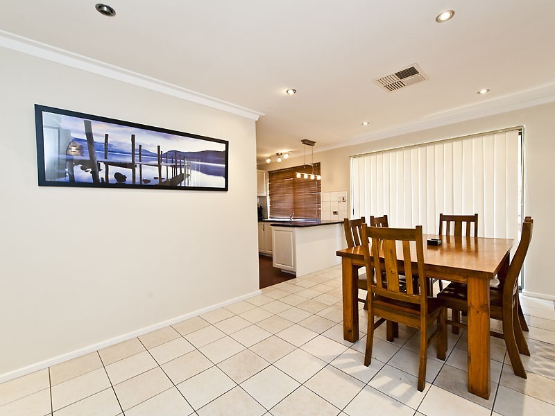 4 Vanessa Way, Swan View WA 6056