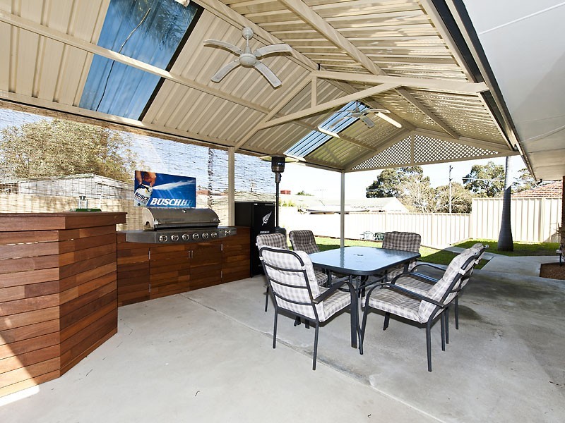 4 Vanessa Way, Swan View WA 6056