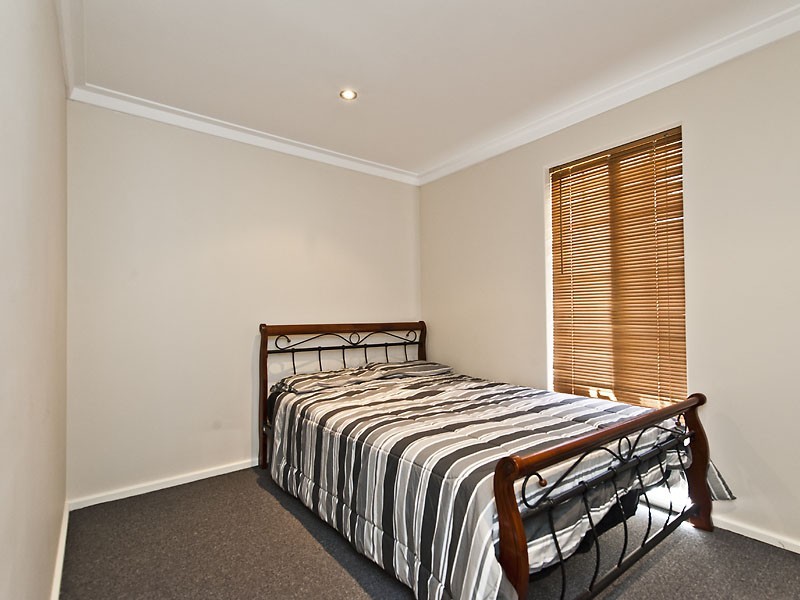 4 Vanessa Way, Swan View WA 6056