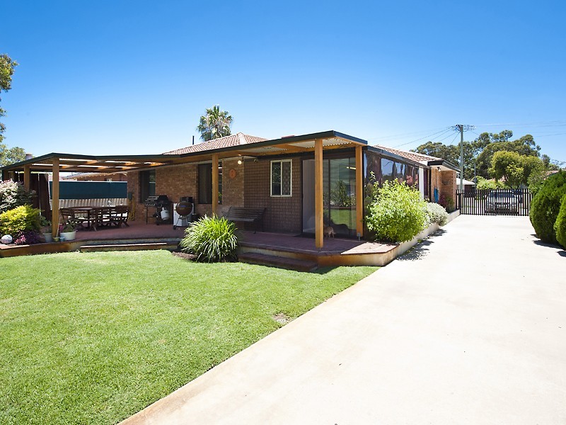 89 Queens Road, South Guildford WA 6055