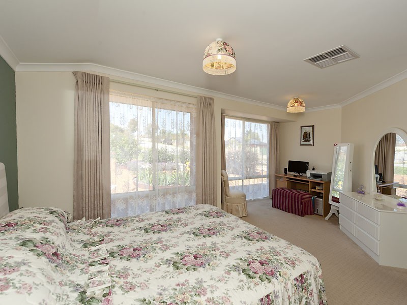 131 Salisbury Road, Swan View WA 6056