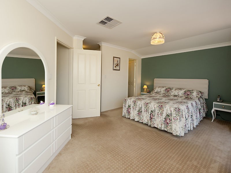 131 Salisbury Road, Swan View WA 6056