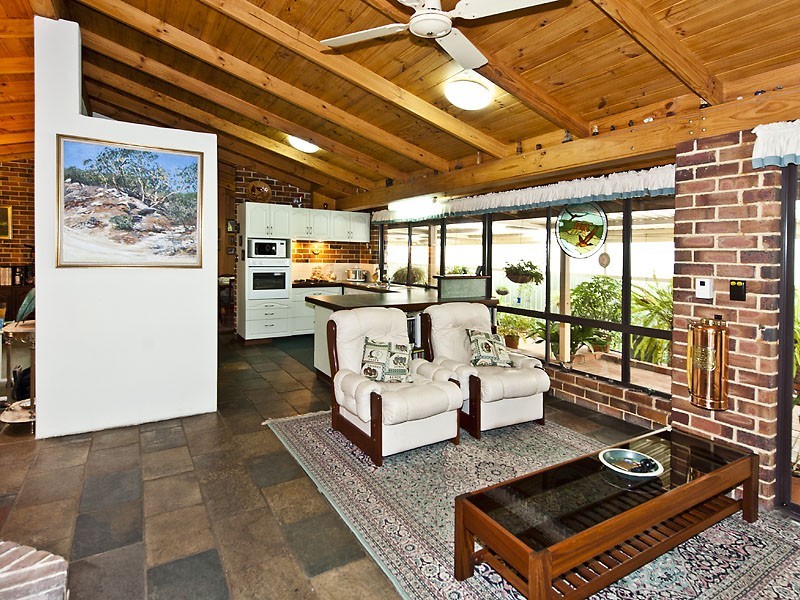 37 Gallipoli Drive, Greenmount WA 6056