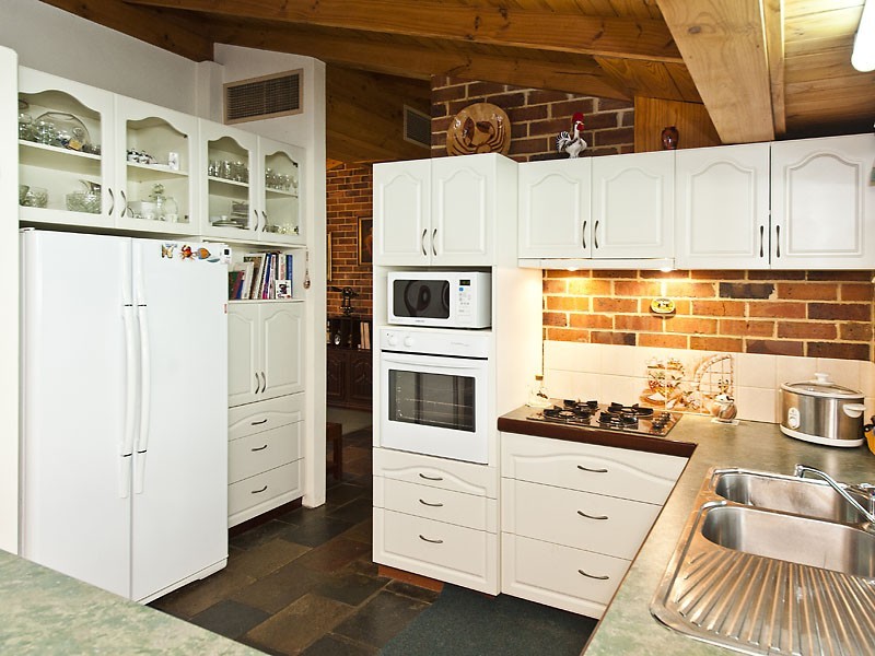 37 Gallipoli Drive, Greenmount WA 6056