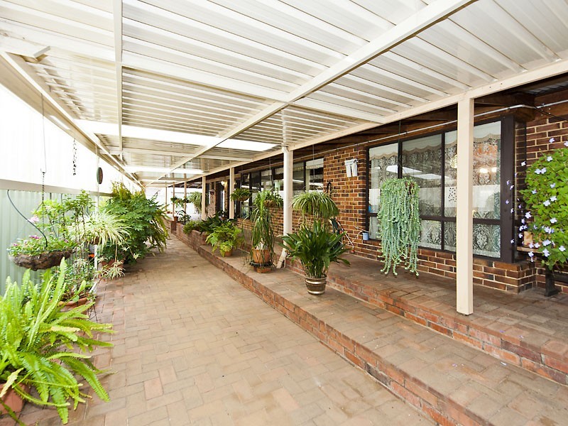 37 Gallipoli Drive, Greenmount WA 6056