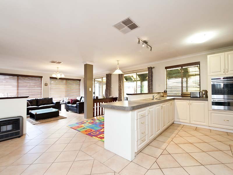 12 Camphora Mews, Helena Valley WA 6056